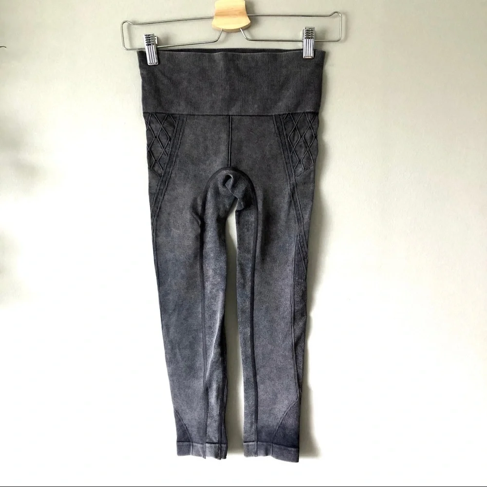Athleta Recharge cropped seamless leggings XS‎